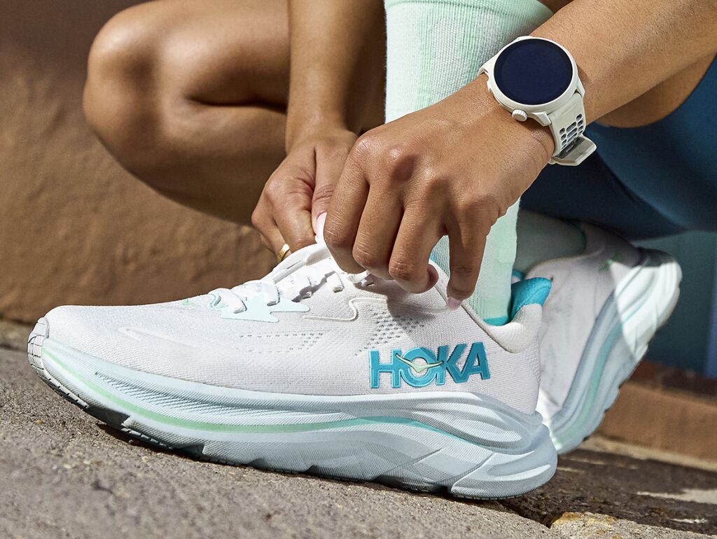 Hoka juoksukengät Intersportin valikoimasta.