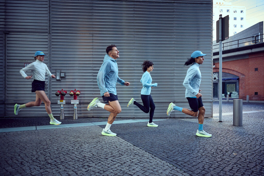 Neljä juoksee Hokan kengillä