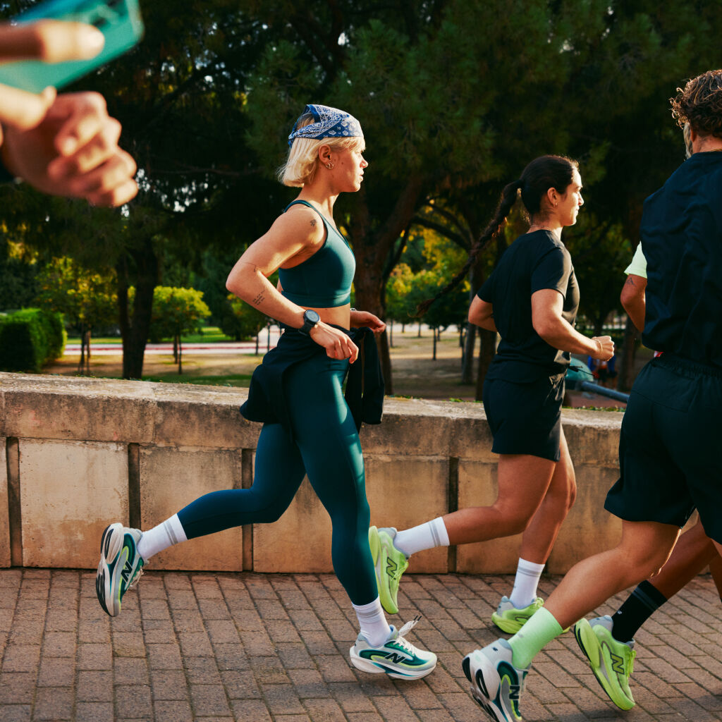 New Balance people running 
