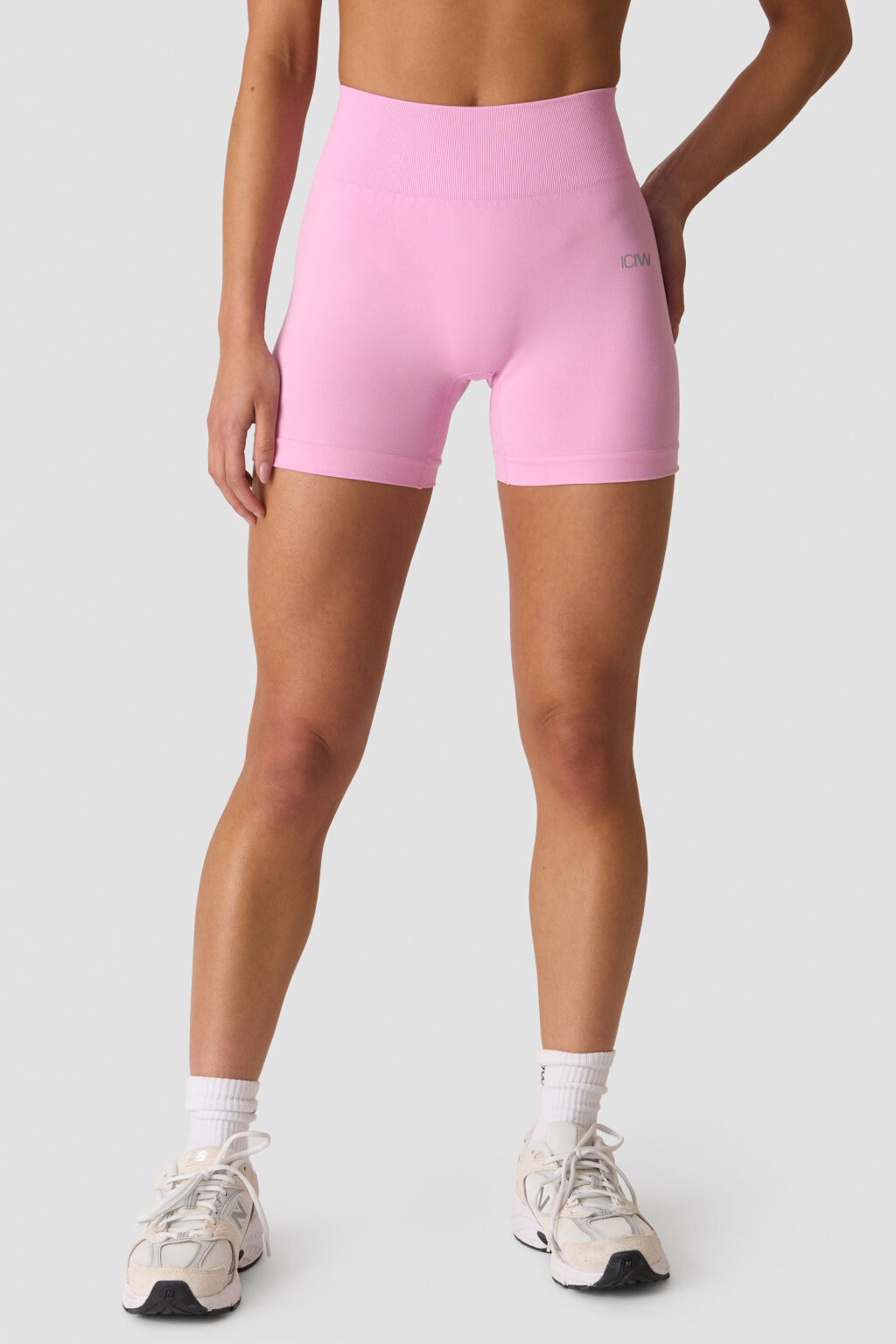 ICANIWILL Smooth Seamless Midi Shorts W