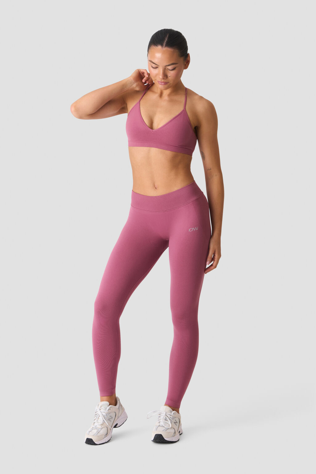 ICANIWILL Smooth Seamless Mid-Rise V-shape Tights W