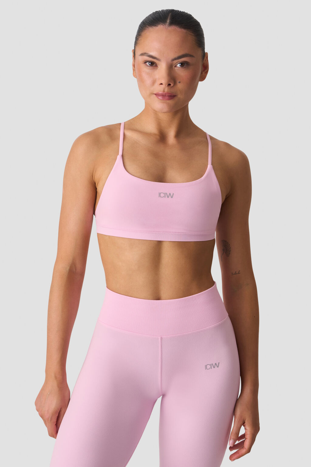 ICANIWILL Smooth Seamless Open-Back Sportsbra W