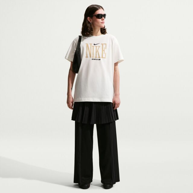 Nike Sportswear Classic Women's Oversized T-Shirt