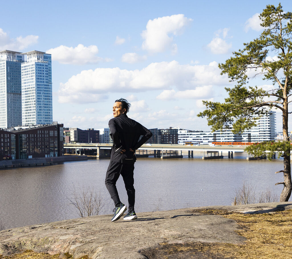 Neljä ihmistä juoksemassa