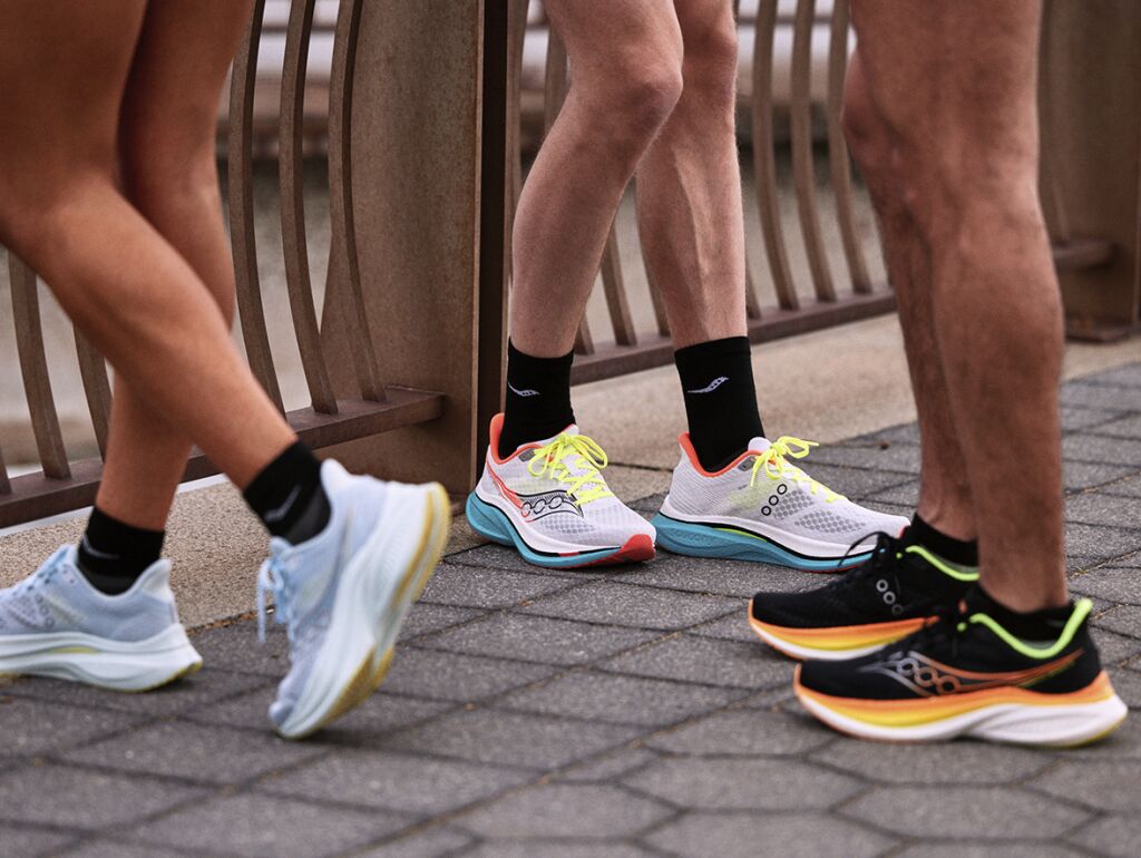 Kolme juoksijaa Sauconyn Endorphin Speedeillä