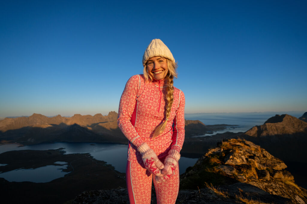 Iloisia naisia Kari Traa tuotteet päällä